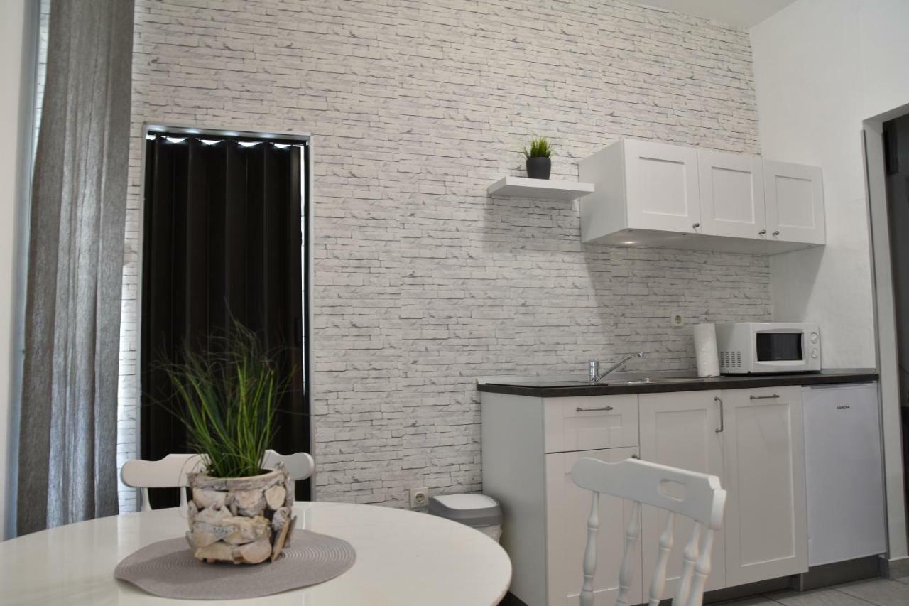 Studio Apartment Lumen Пула Екстериор снимка