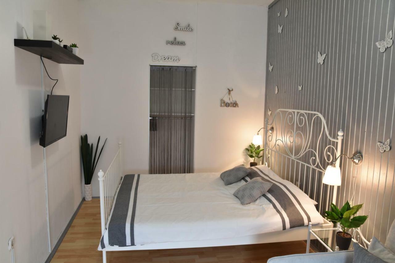 Studio Apartment Lumen Пула Екстериор снимка