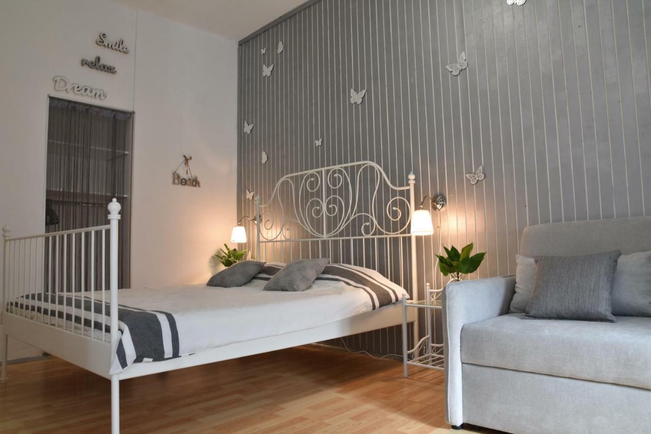 Studio Apartment Lumen Пула Екстериор снимка
